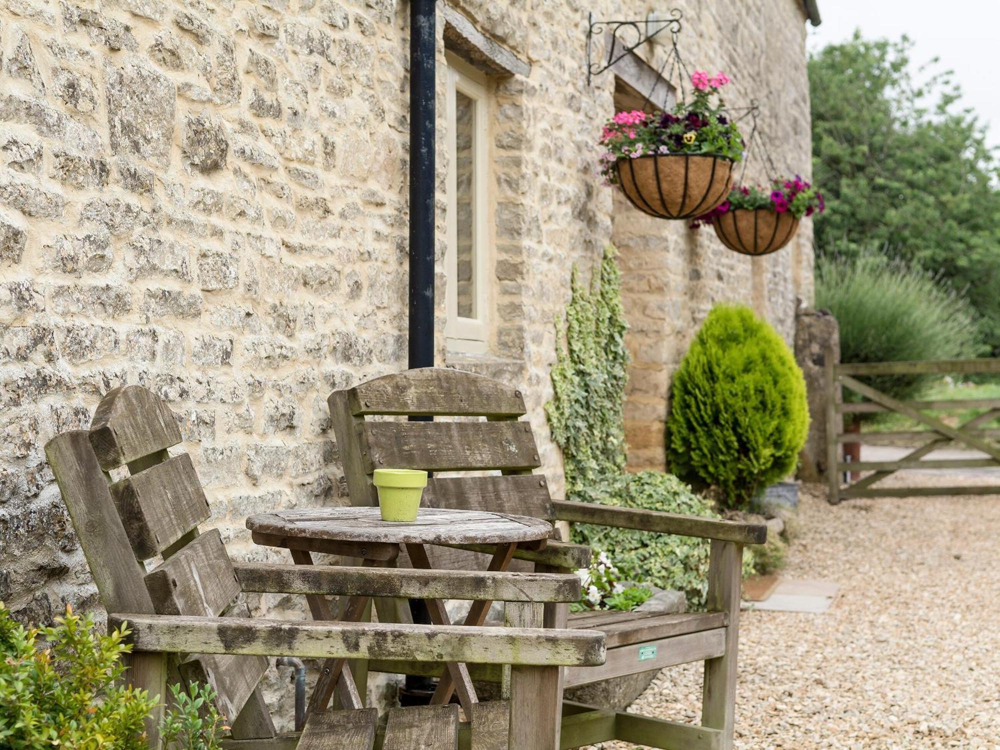 Flowers Barn Villa Daglingworth ภายนอก รูปภาพ